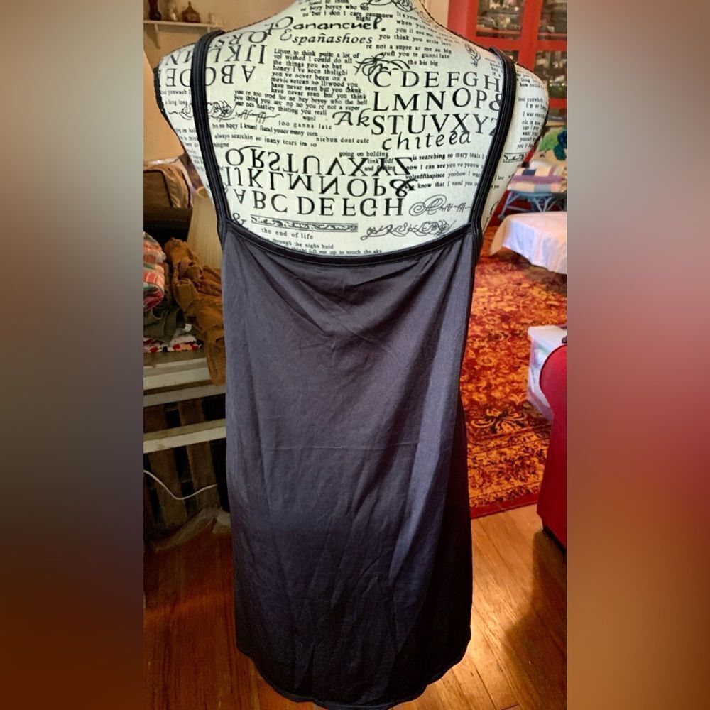 Black Vanity Fair Short Gown - Picture 3 of 5